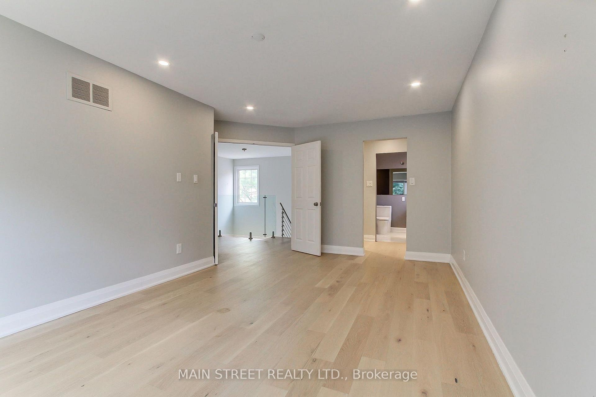 Photo 21 of 27 Murdock Avenue, Aurora, Aurora Heights — HOMEH