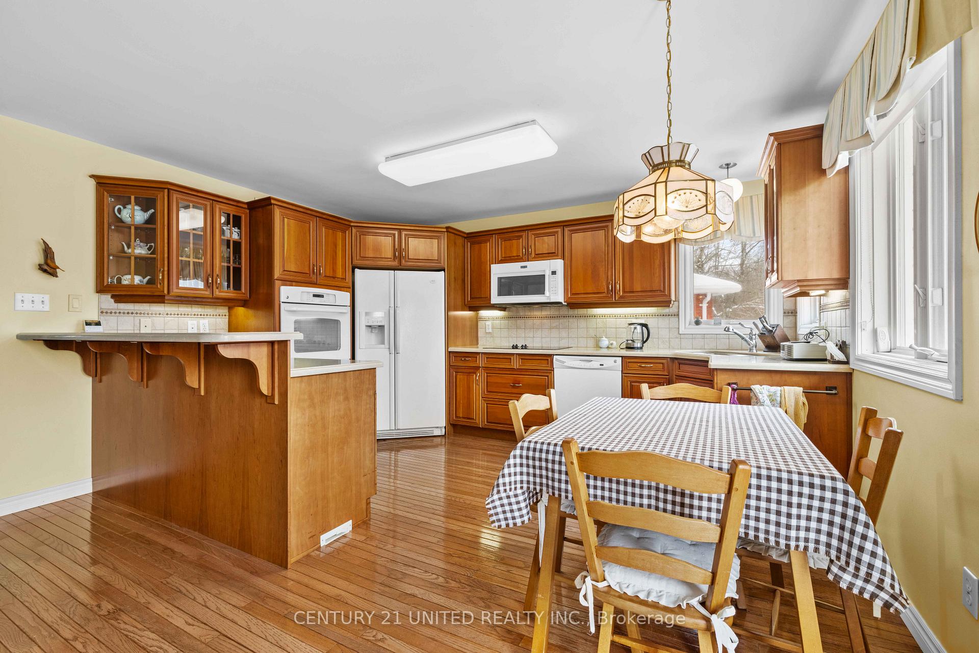 Photo 5 of 2903 Jennifer Drive, Peterborough, Northcrest Ward 5 — HOMEH