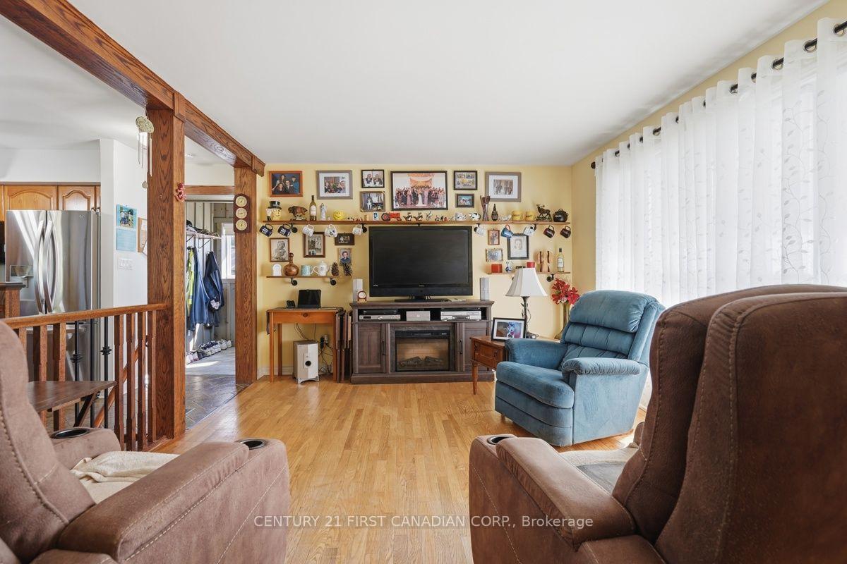 Photo 10 of 22656 Queens Line, West Elgin, Rodney — HOMEH