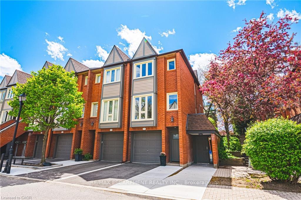 Photo 2 of Unit 101, 895 Maple Avenue, Burlington, Brant — HOMEH