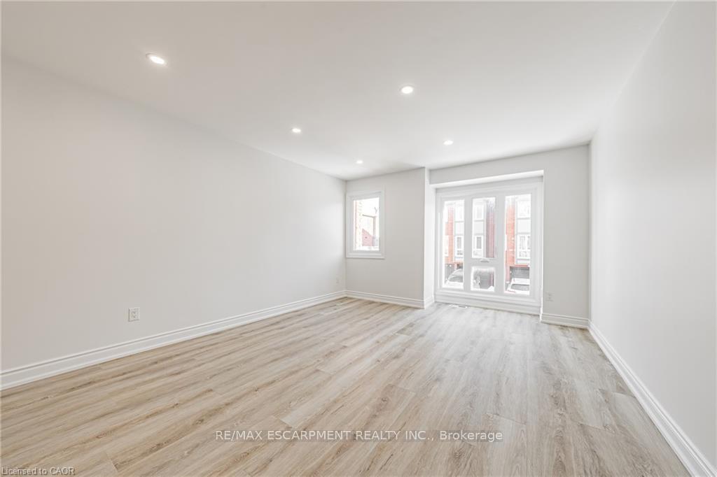 Photo 11 of Unit 101, 895 Maple Avenue, Burlington, Brant — HOMEH