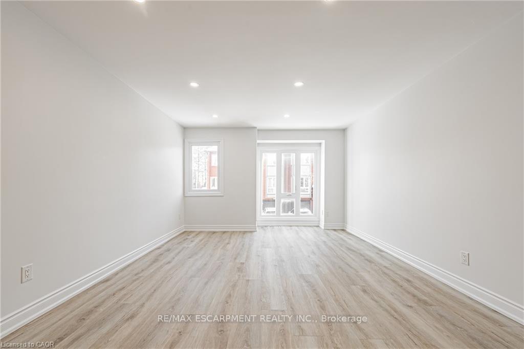 Photo 13 of Unit 101, 895 Maple Avenue, Burlington, Brant — HOMEH