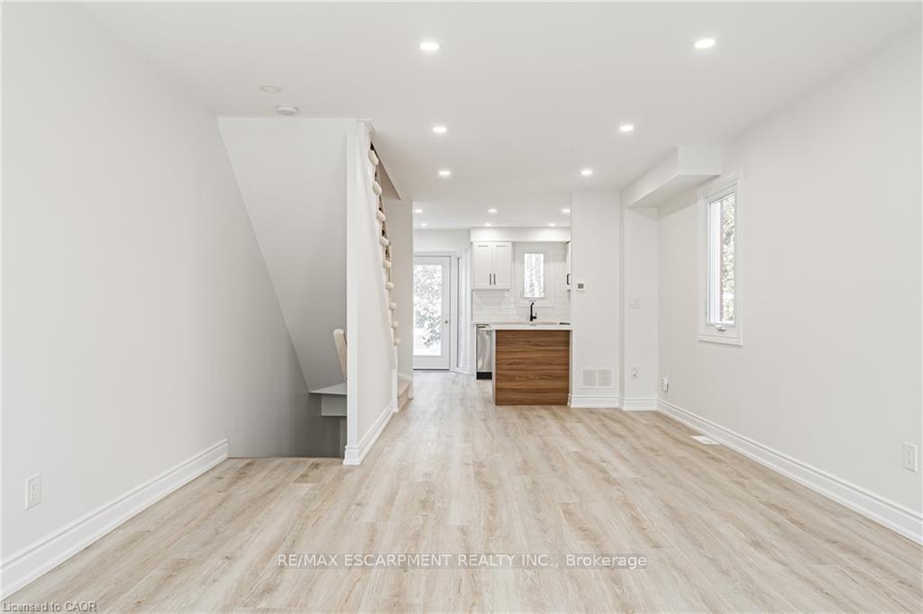 Photo 14 of Unit 101, 895 Maple Avenue, Burlington, Brant — HOMEH