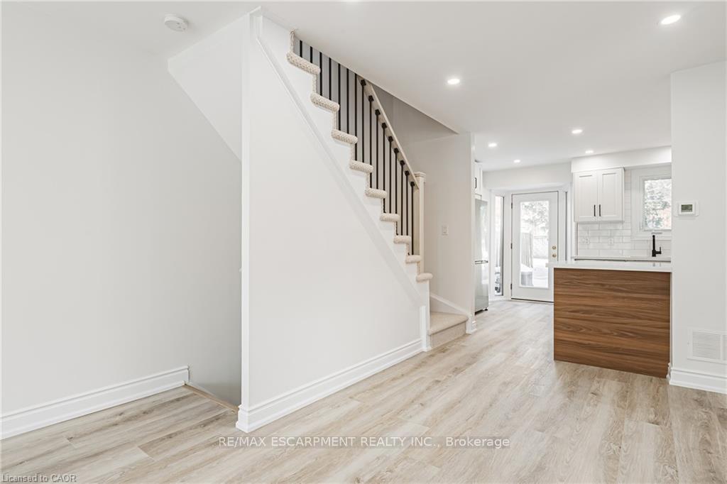 Photo 15 of Unit 101, 895 Maple Avenue, Burlington, Brant — HOMEH