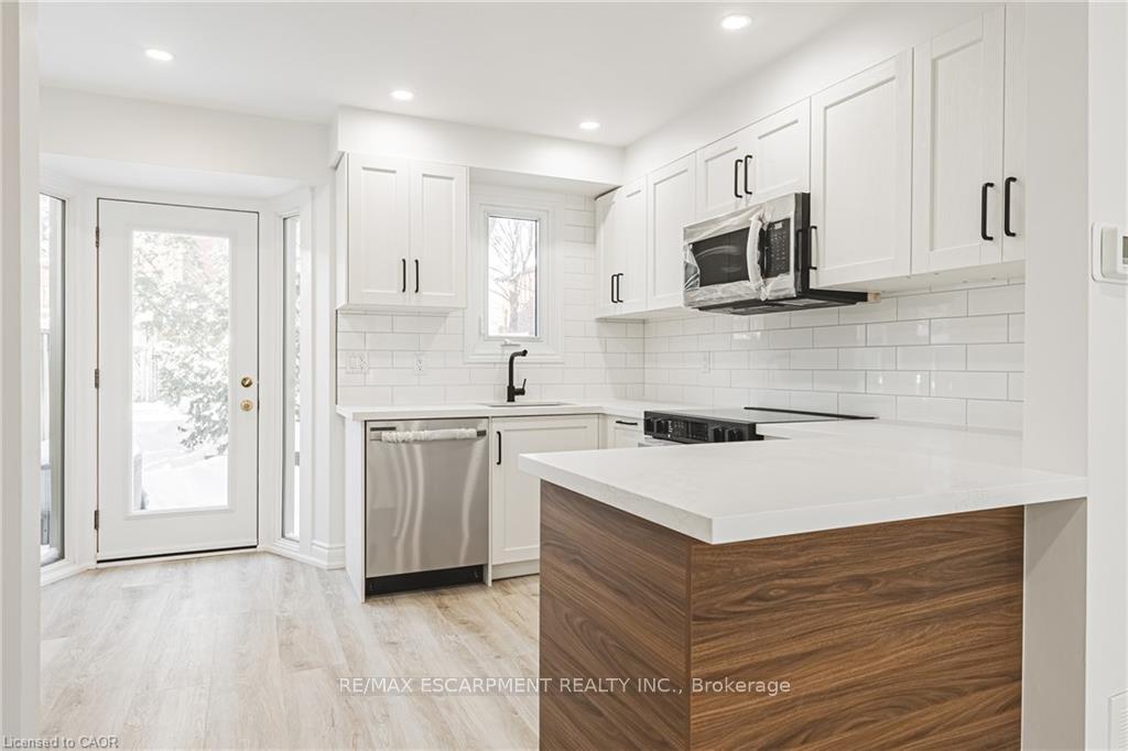 Photo 16 of Unit 101, 895 Maple Avenue, Burlington, Brant — HOMEH