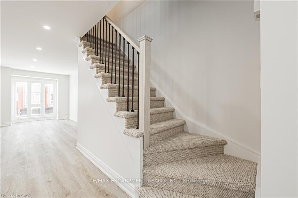 Photo 21 of Unit 101, 895 Maple Avenue, Burlington, Brant — HOMEH