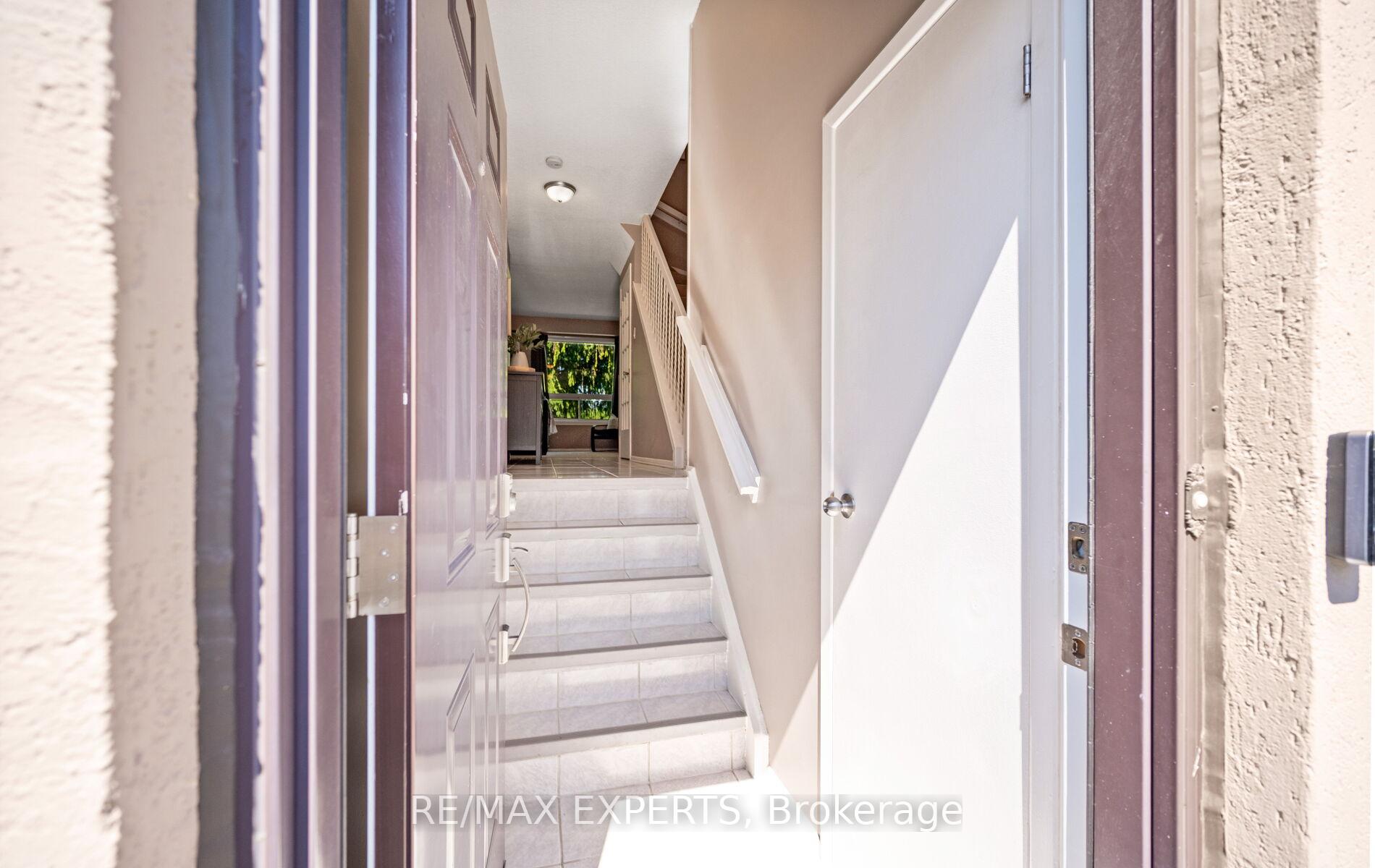 Photo 6 of Unit 15, 161 Moregate Crescent, Brampton, Central Park — HOMEH