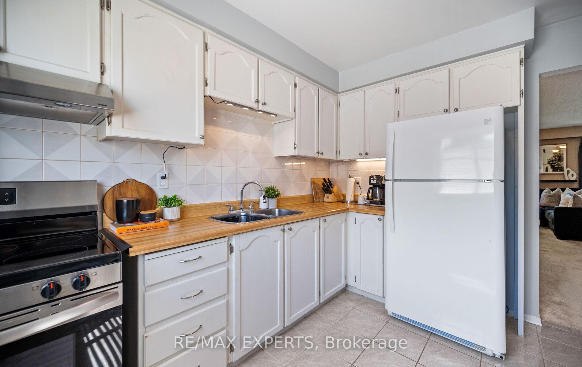Photo 15 of Unit 15, 161 Moregate Crescent, Brampton, Central Park — HOMEH