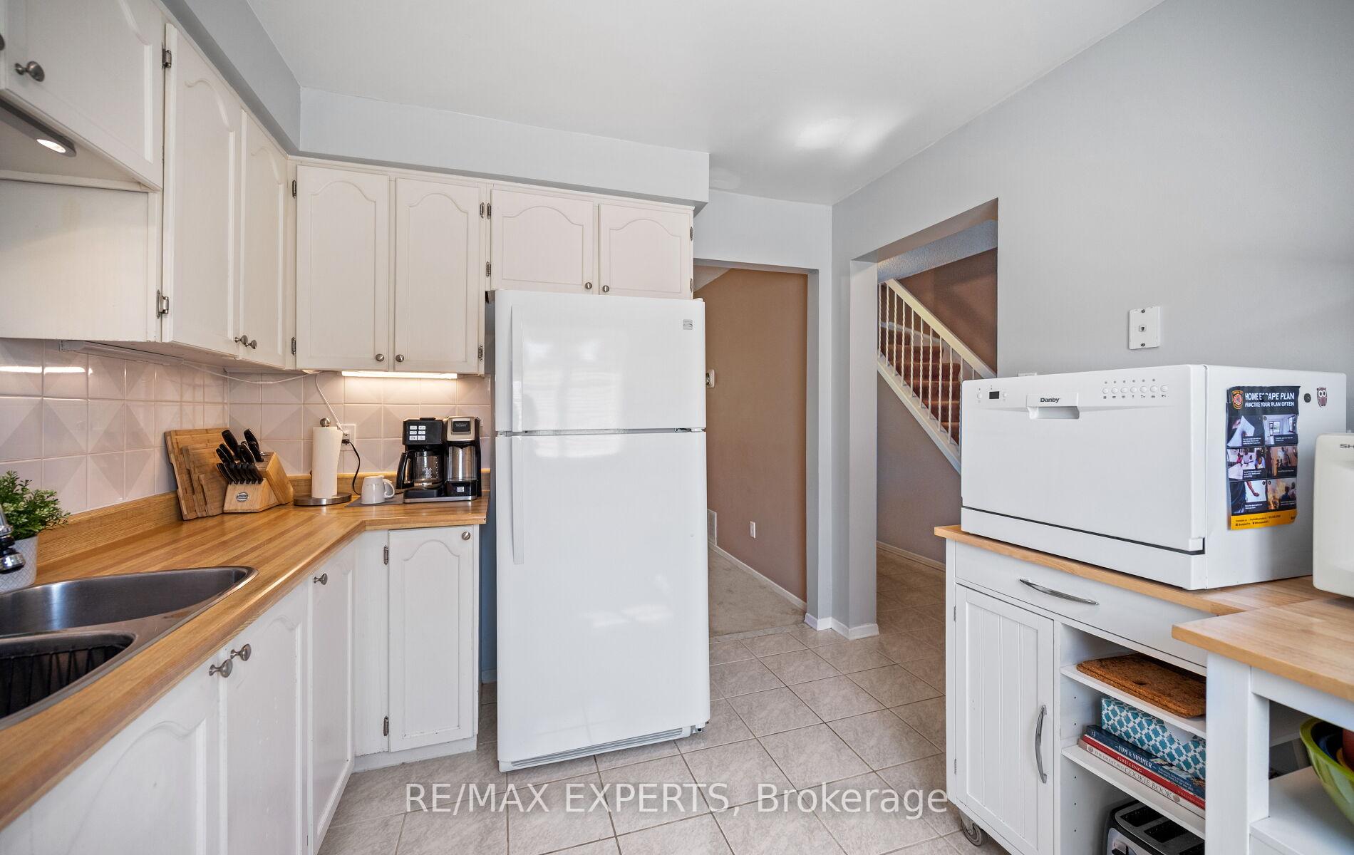 Photo 17 of Unit 15, 161 Moregate Crescent, Brampton, Central Park — HOMEH