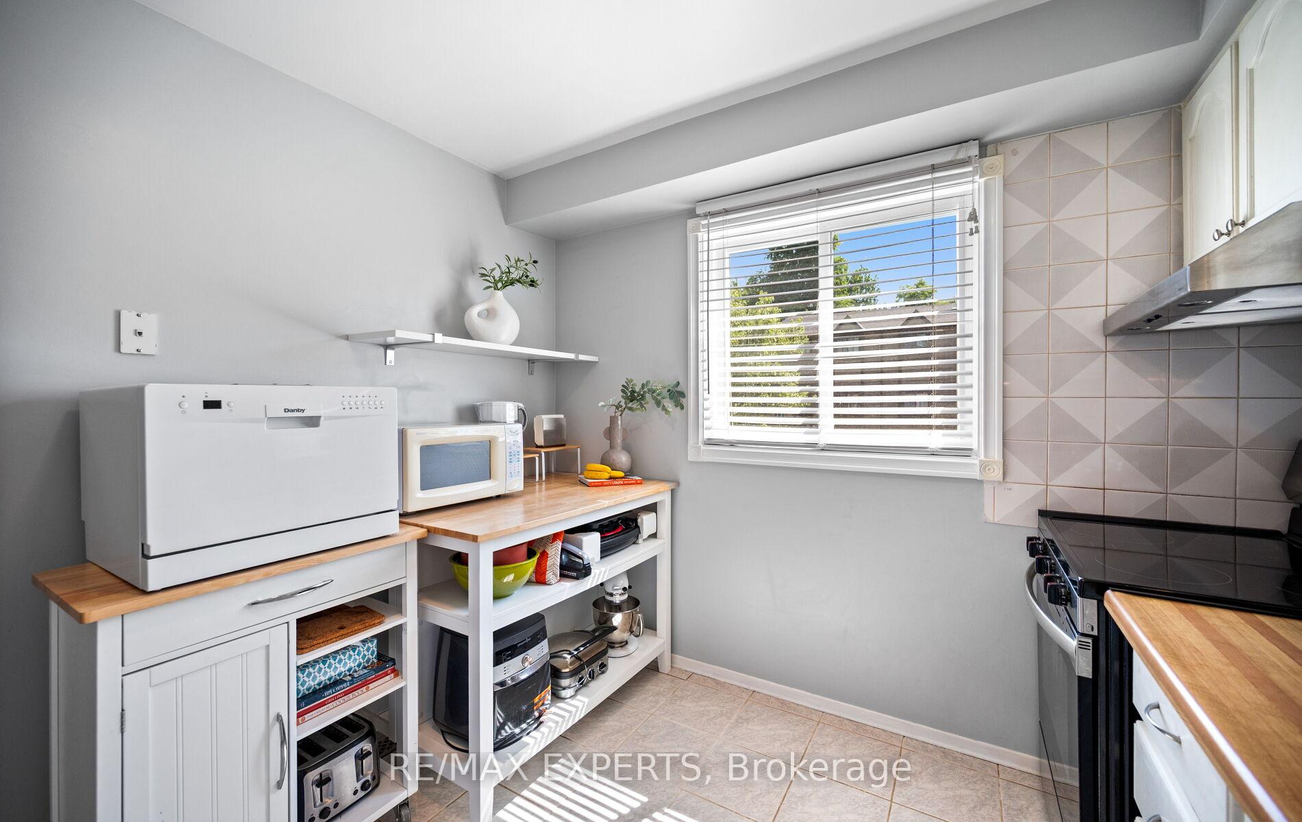 Photo 18 of Unit 15, 161 Moregate Crescent, Brampton, Central Park — HOMEH