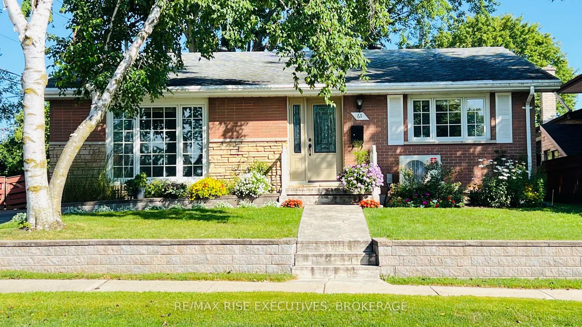 Photo 1 of 61 Conacher Drive, Kingston, Rideau — HOMEH