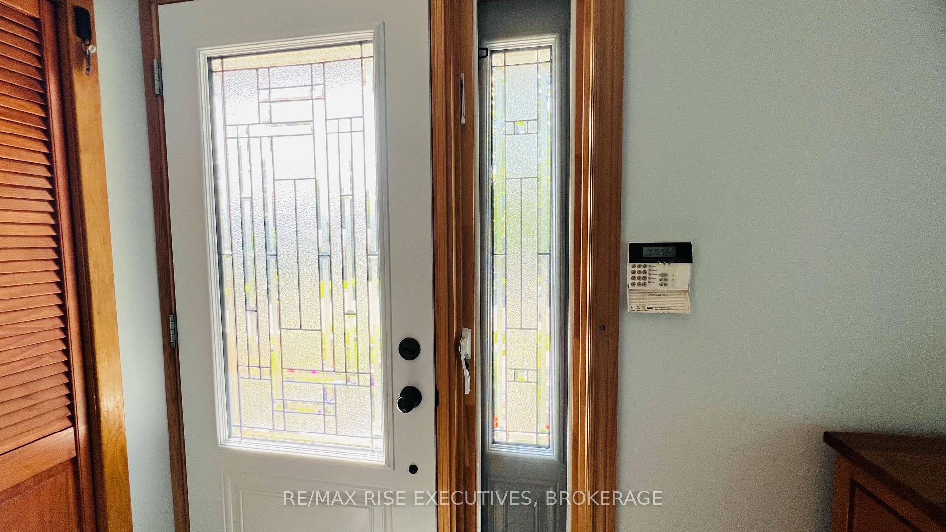 Photo 38 of 61 Conacher Drive, Kingston, Rideau — HOMEH