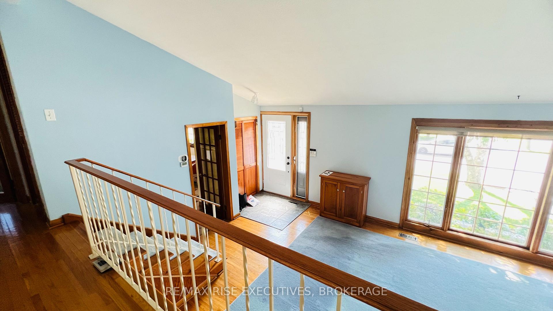Photo 12 of 61 Conacher Drive, Kingston, Rideau — HOMEH
