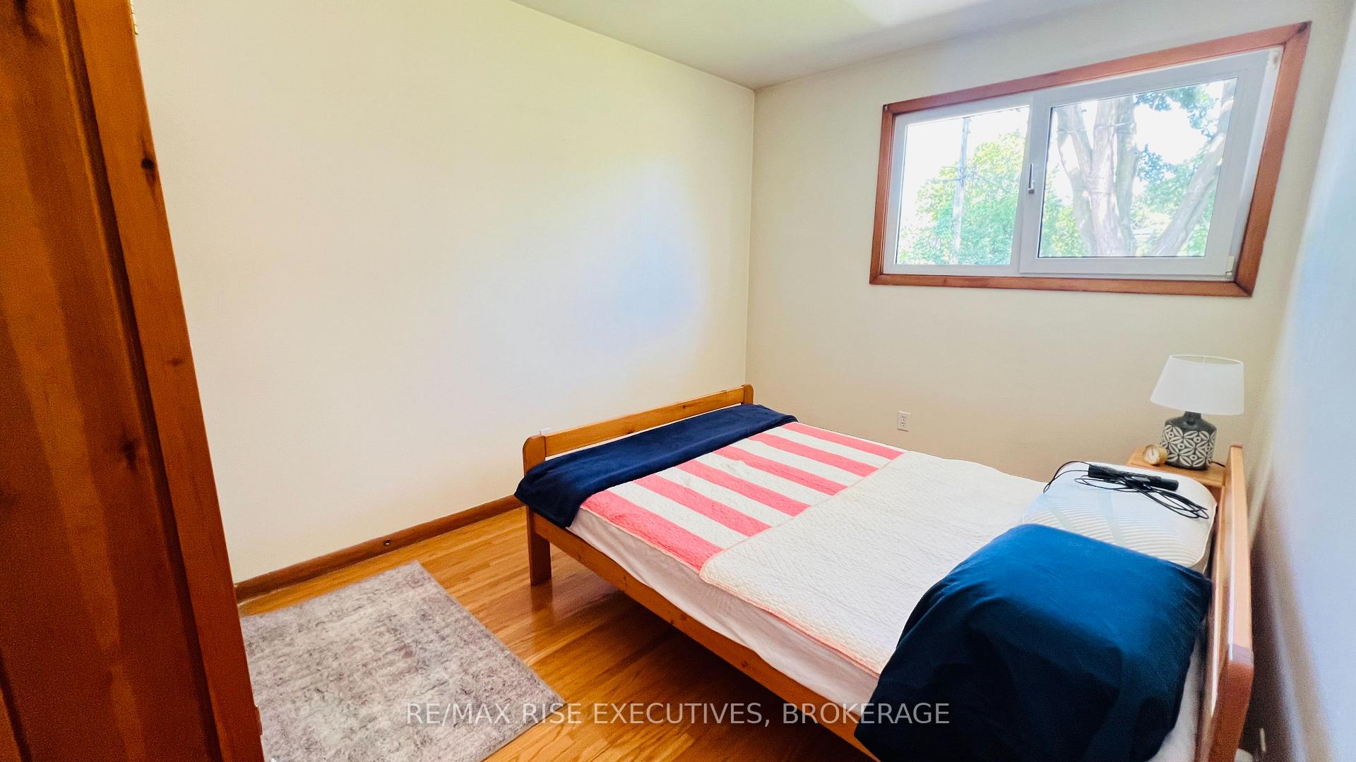 Photo 15 of 61 Conacher Drive, Kingston, Rideau — HOMEH