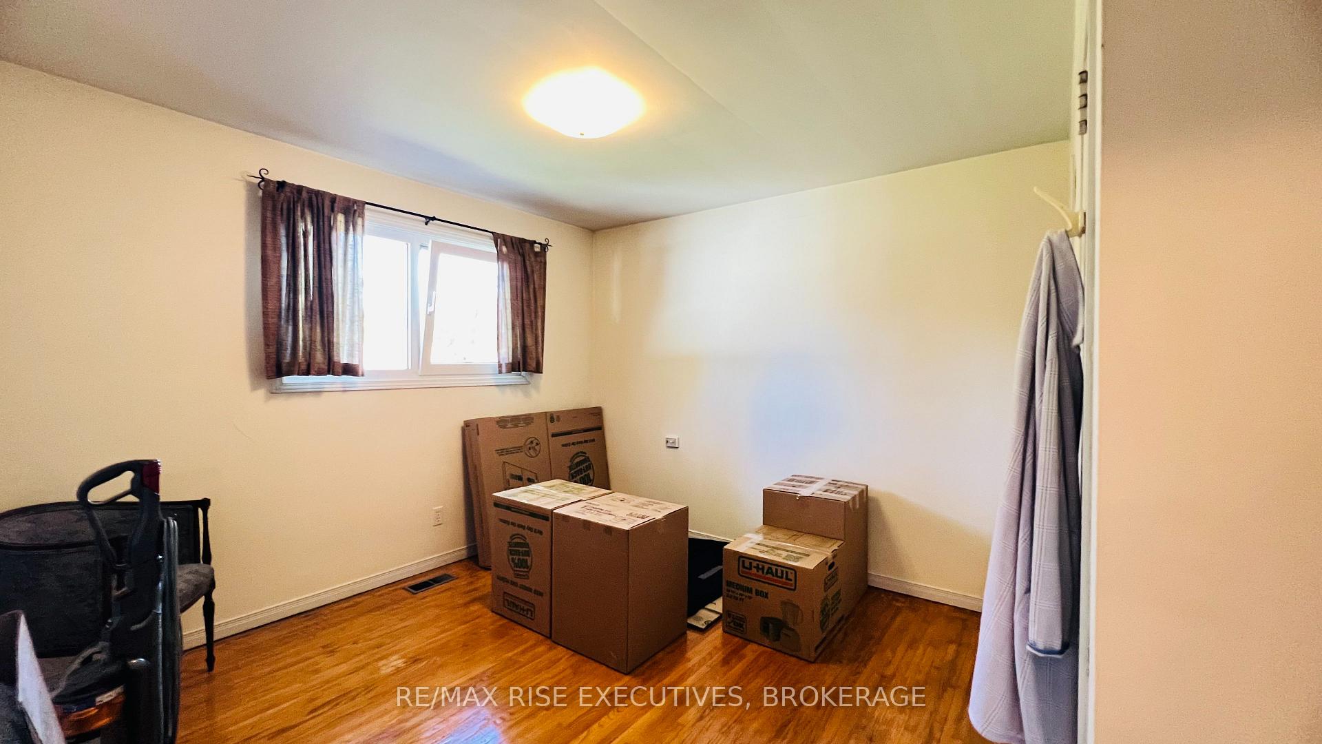 Photo 19 of 61 Conacher Drive, Kingston, Rideau — HOMEH