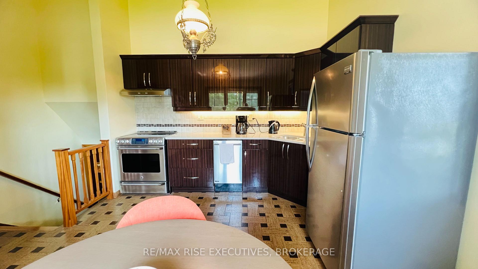 Photo 6 of 61 Conacher Drive, Kingston, Rideau — HOMEH