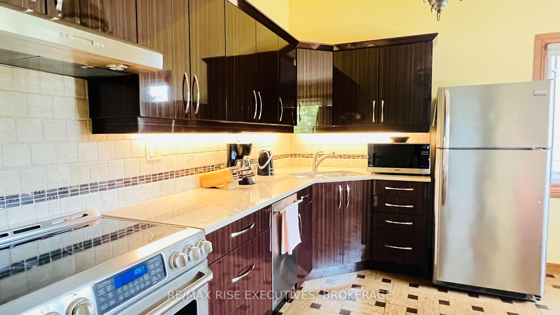 Photo 8 of 61 Conacher Drive, Kingston, Rideau — HOMEH