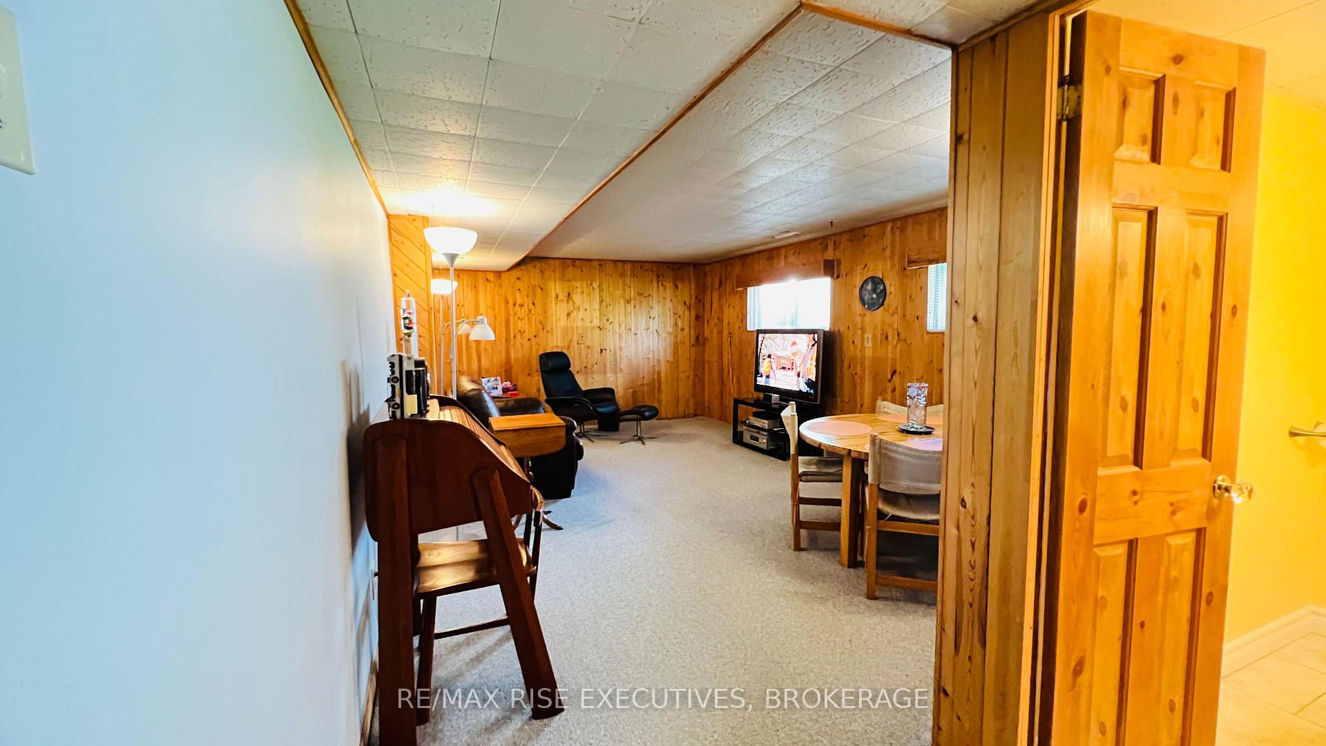Photo 21 of 61 Conacher Drive, Kingston, Rideau — HOMEH