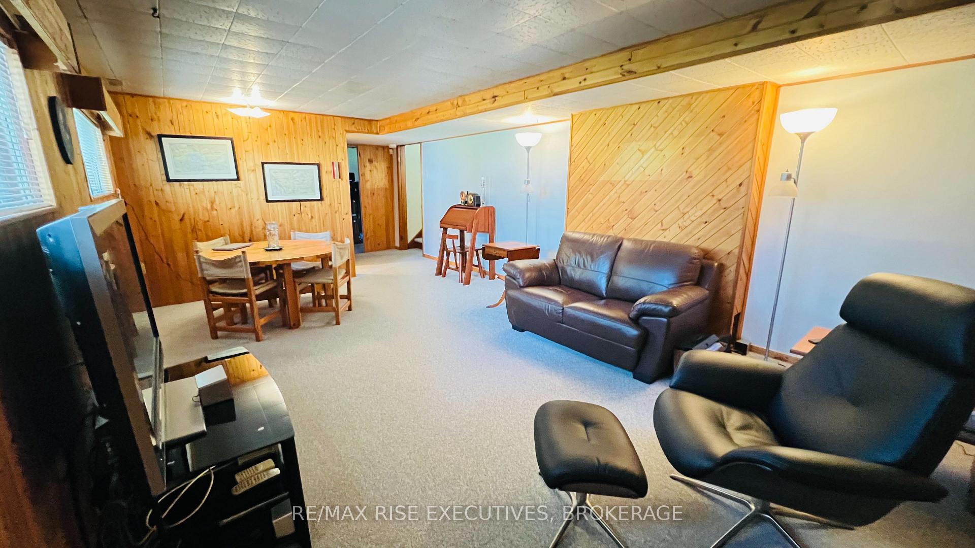 Photo 23 of 61 Conacher Drive, Kingston, Rideau — HOMEH