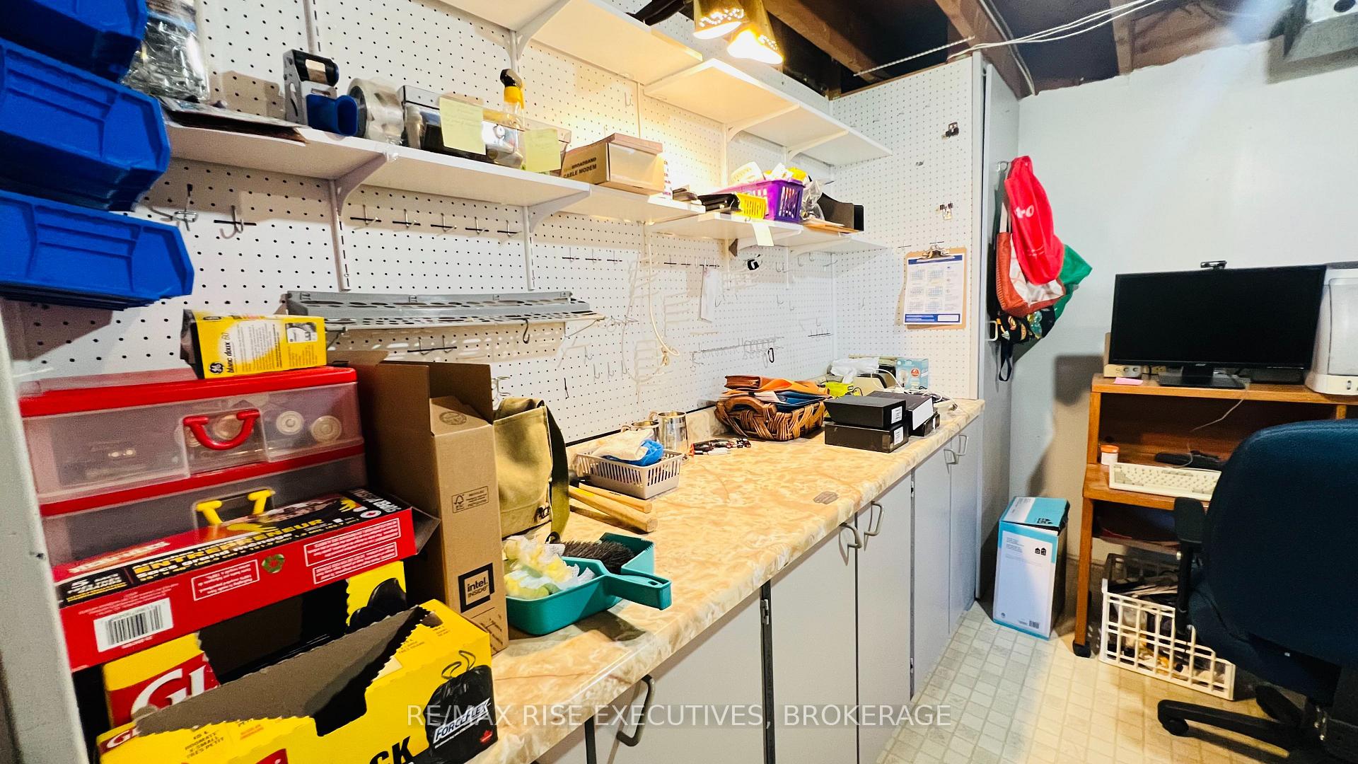 Photo 39 of 61 Conacher Drive, Kingston, Rideau — HOMEH