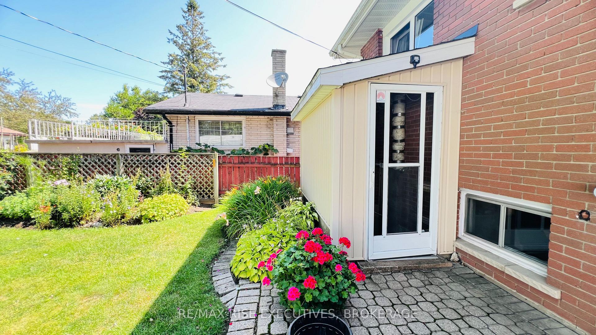 Photo 32 of 61 Conacher Drive, Kingston, Rideau — HOMEH