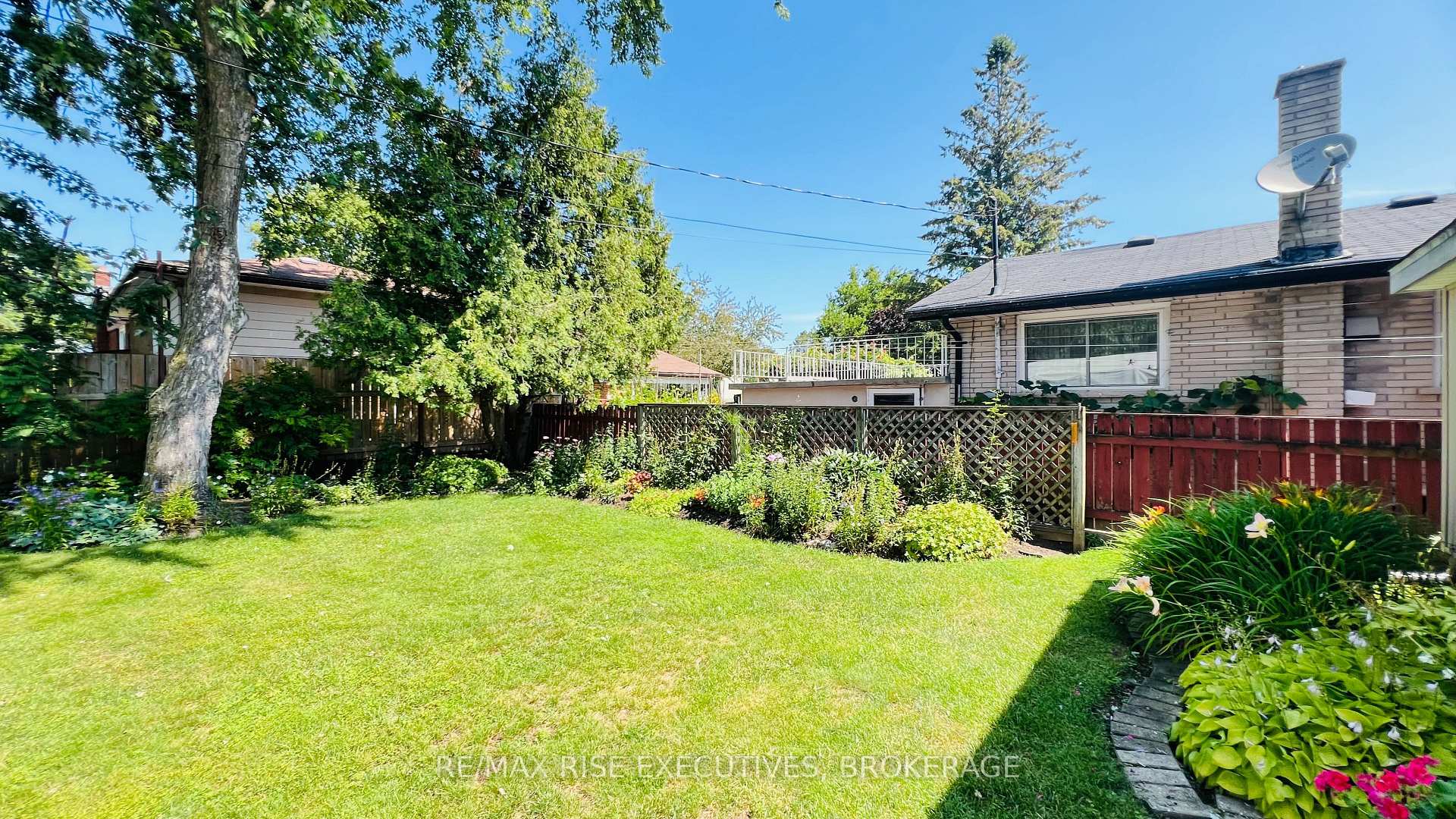 Photo 36 of 61 Conacher Drive, Kingston, Rideau — HOMEH