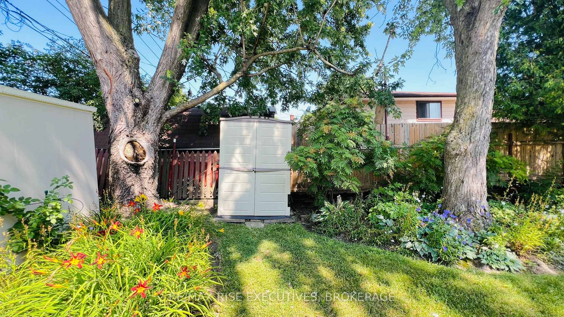 Photo 41 of 61 Conacher Drive, Kingston, Rideau — HOMEH