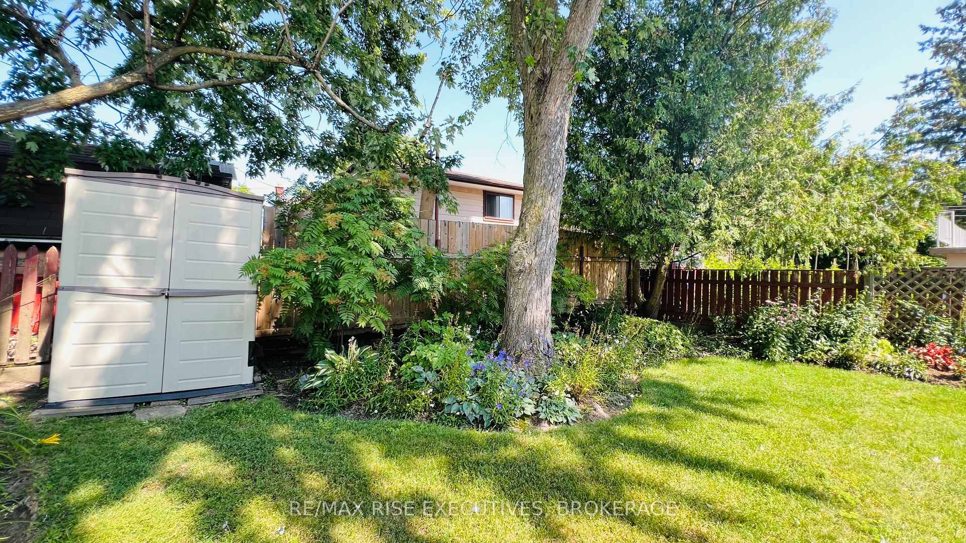 Photo 37 of 61 Conacher Drive, Kingston, Rideau — HOMEH