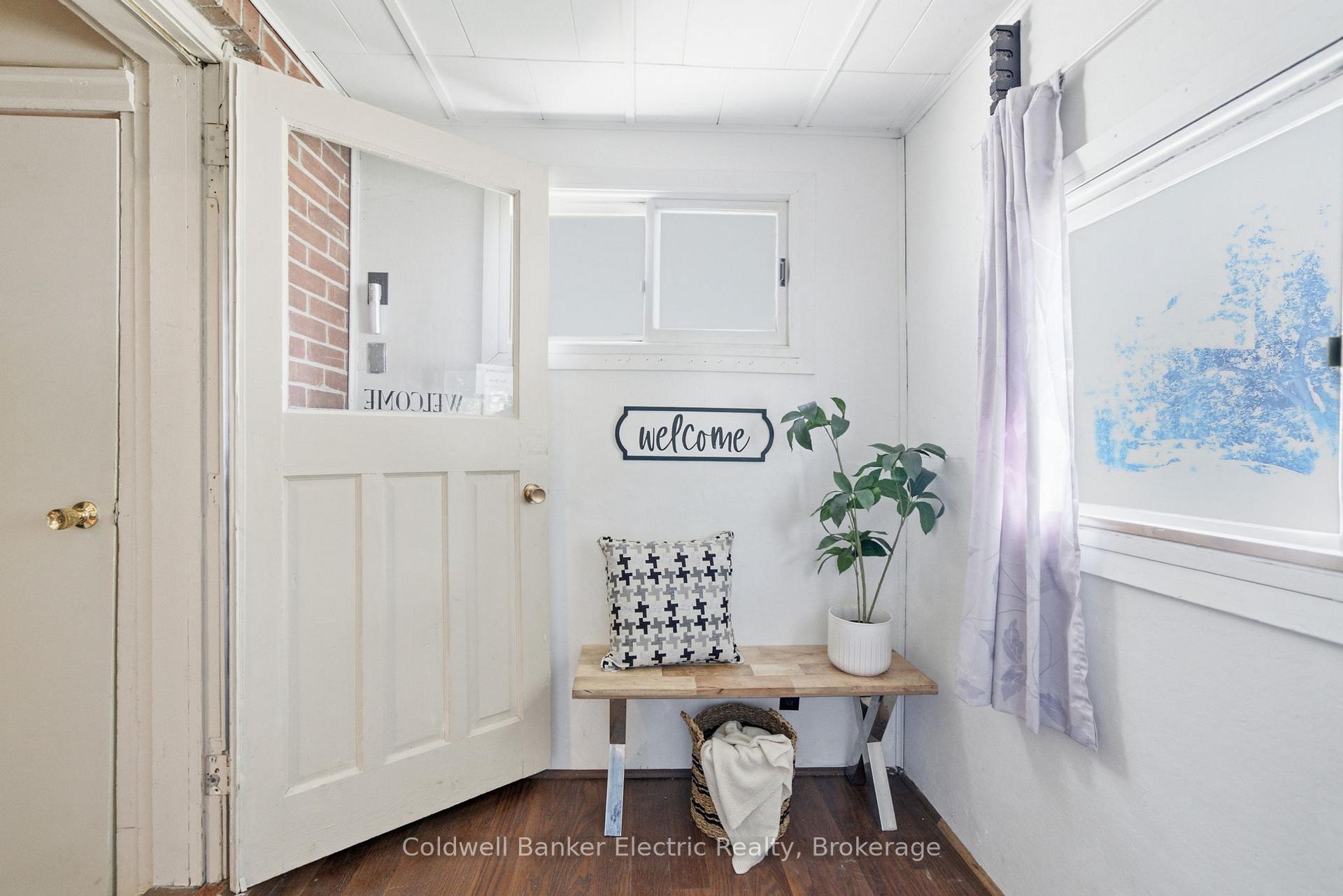 Photo 2 of 1228 Kenneth Avenue, Peterborough, Otonabee Ward 1 — HOMEH