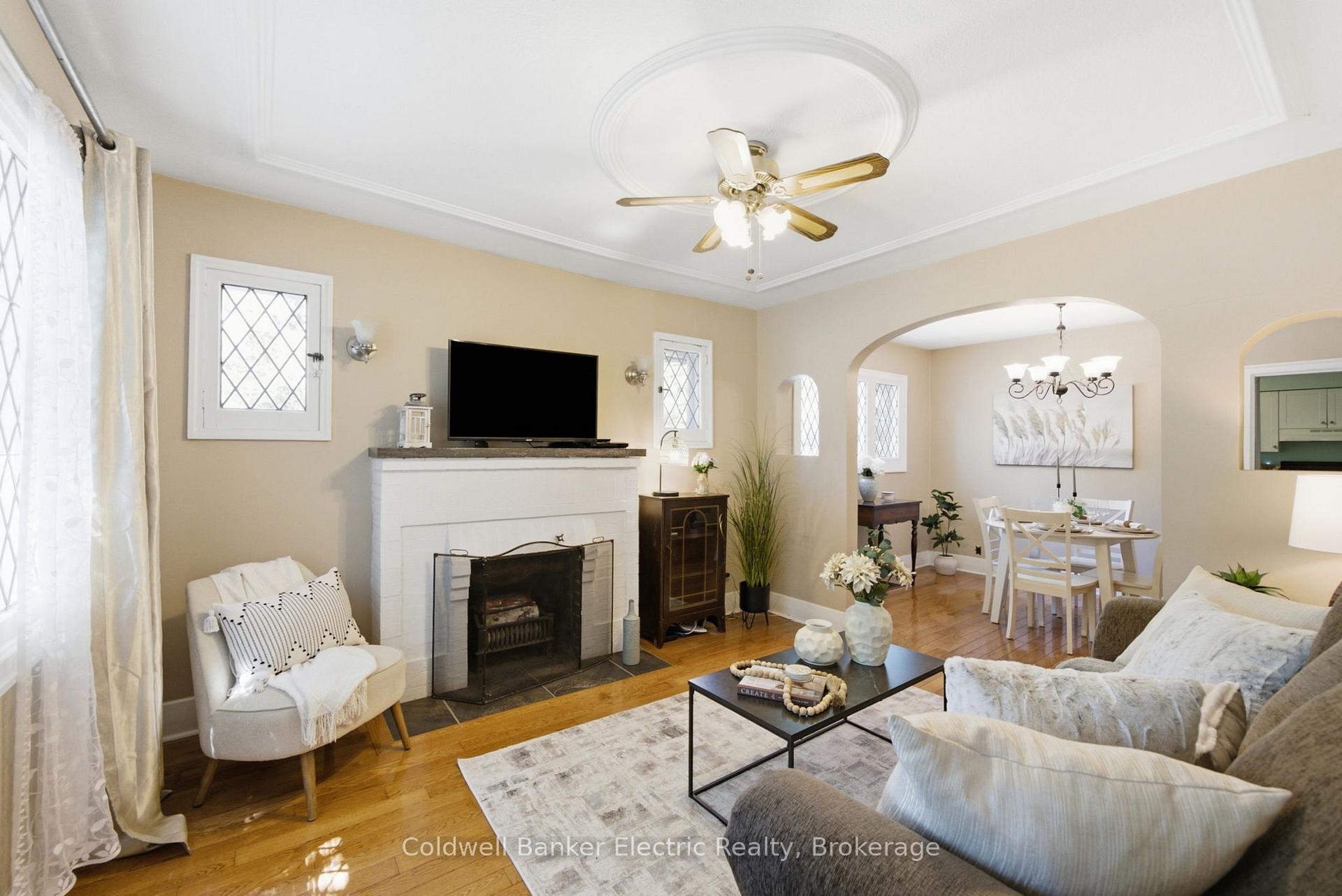 Photo 3 of 1228 Kenneth Avenue, Peterborough, Otonabee Ward 1 — HOMEH