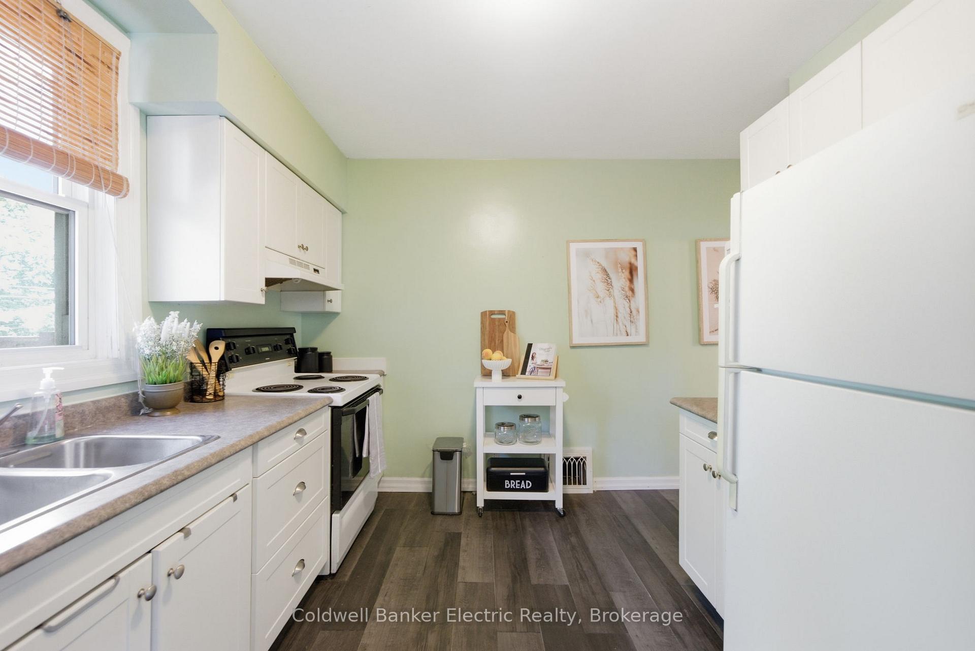 Photo 10 of 1228 Kenneth Avenue, Peterborough, Otonabee Ward 1 — HOMEH