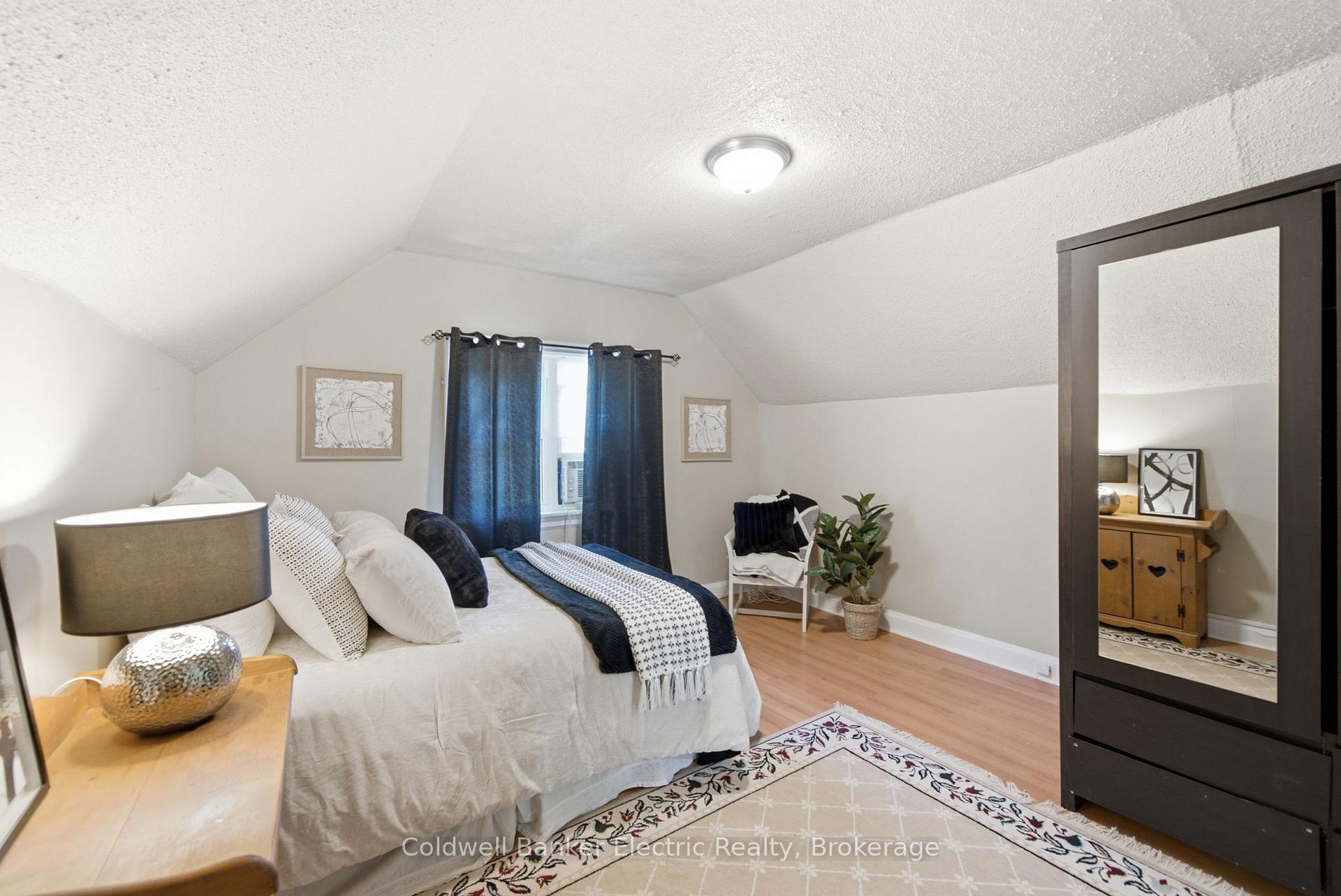 Photo 23 of 1228 Kenneth Avenue, Peterborough, Otonabee Ward 1 — HOMEH