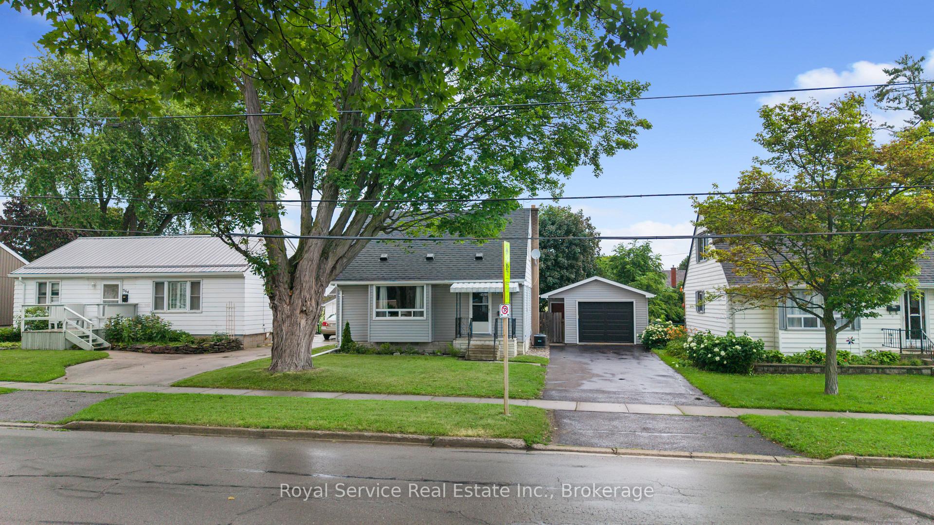Photo 3 of 558 Burnham Street, Cobourg — HOMEH