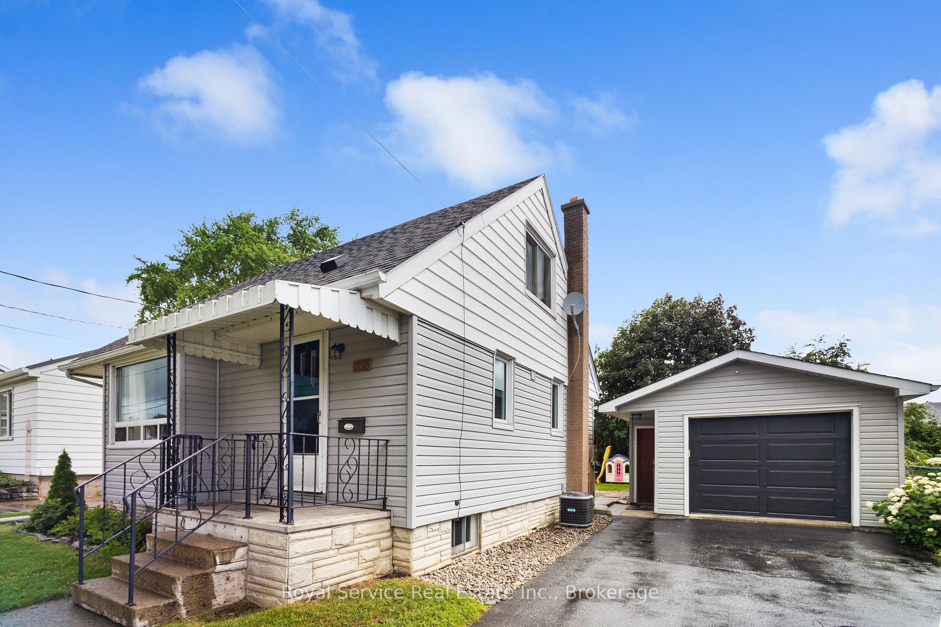 Photo 4 of 558 Burnham Street, Cobourg — HOMEH