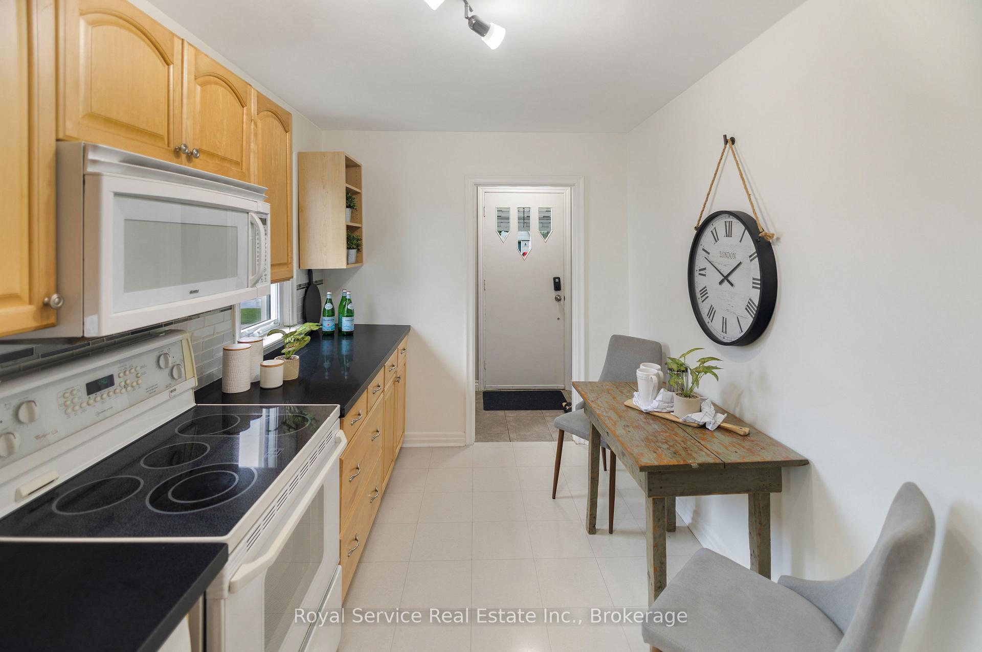 Photo 7 of 558 Burnham Street, Cobourg — HOMEH