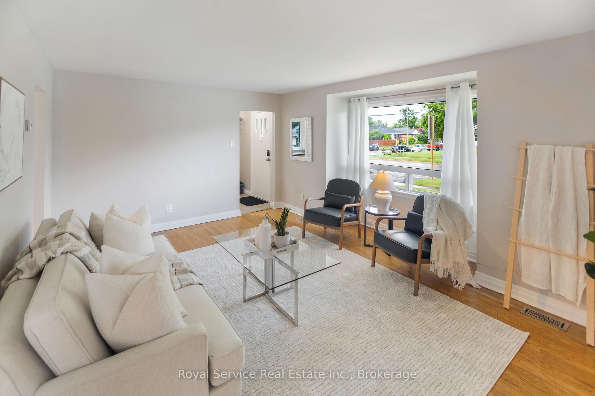 Photo 10 of 558 Burnham Street, Cobourg — HOMEH