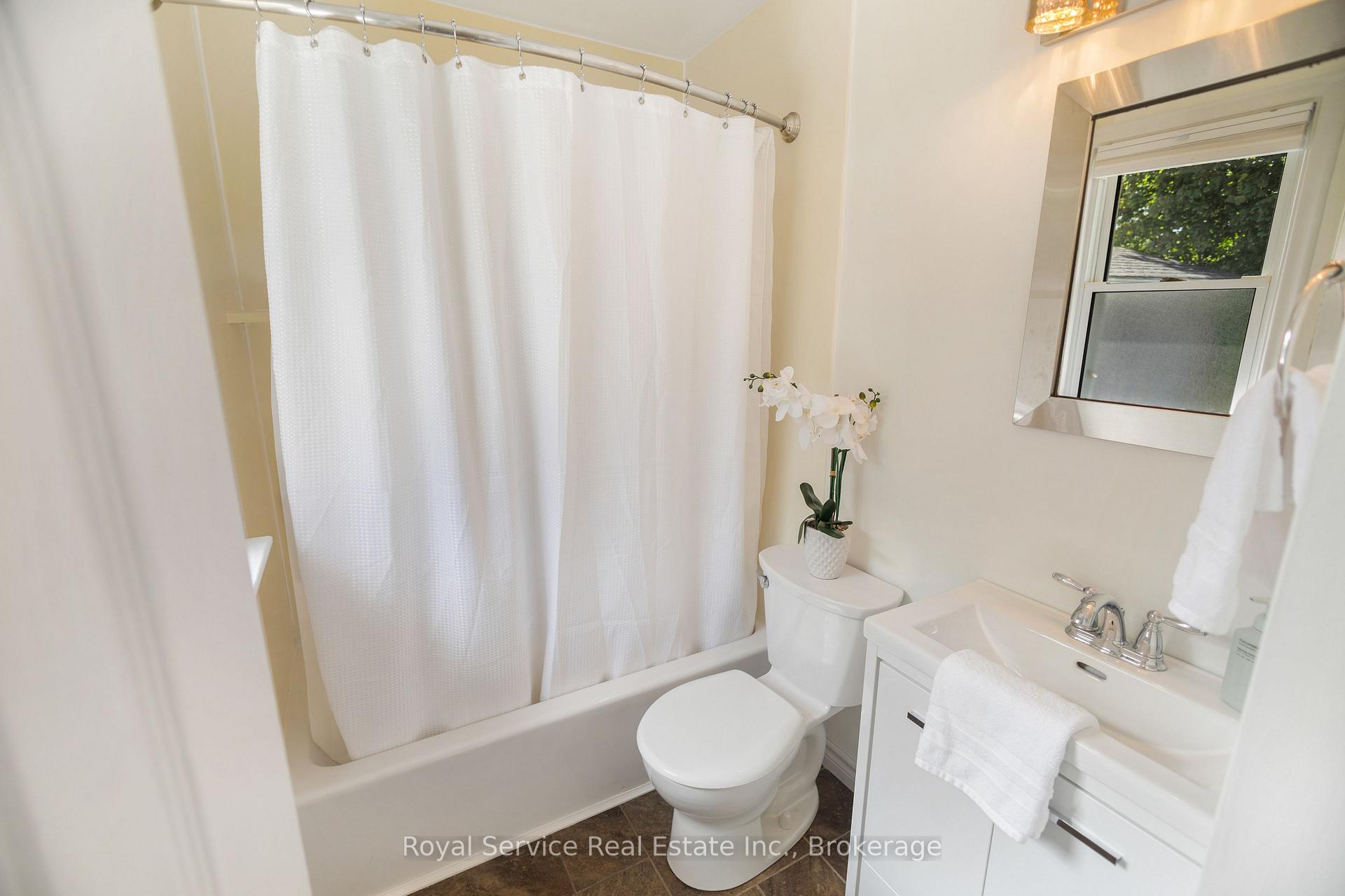Photo 16 of 558 Burnham Street, Cobourg — HOMEH