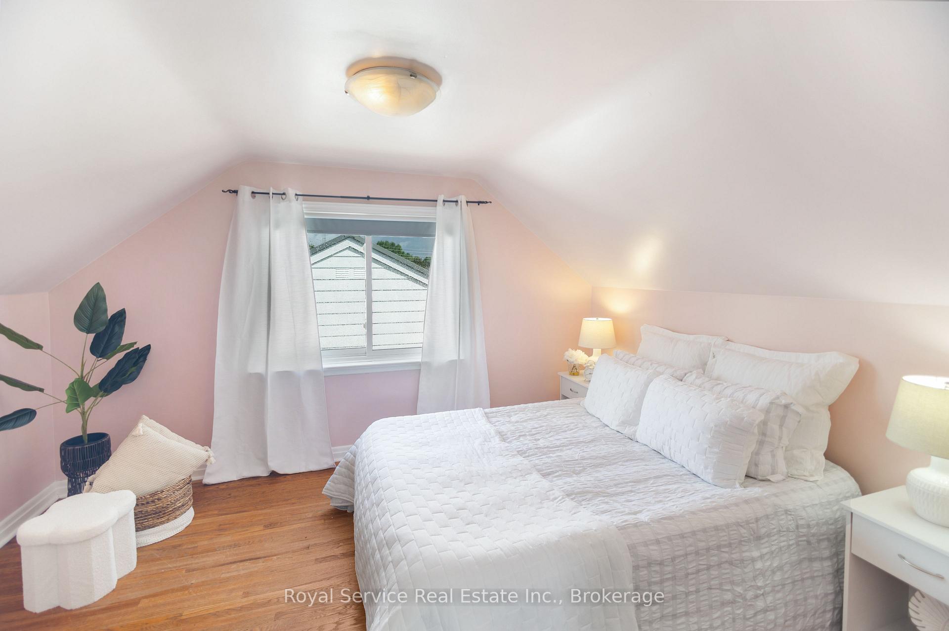 Photo 23 of 558 Burnham Street, Cobourg — HOMEH