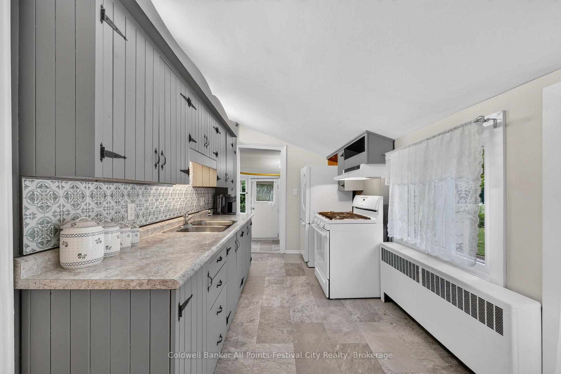 Photo 20 of 135 Essex Street, Goderich, Goderich (Town) — HOMEH