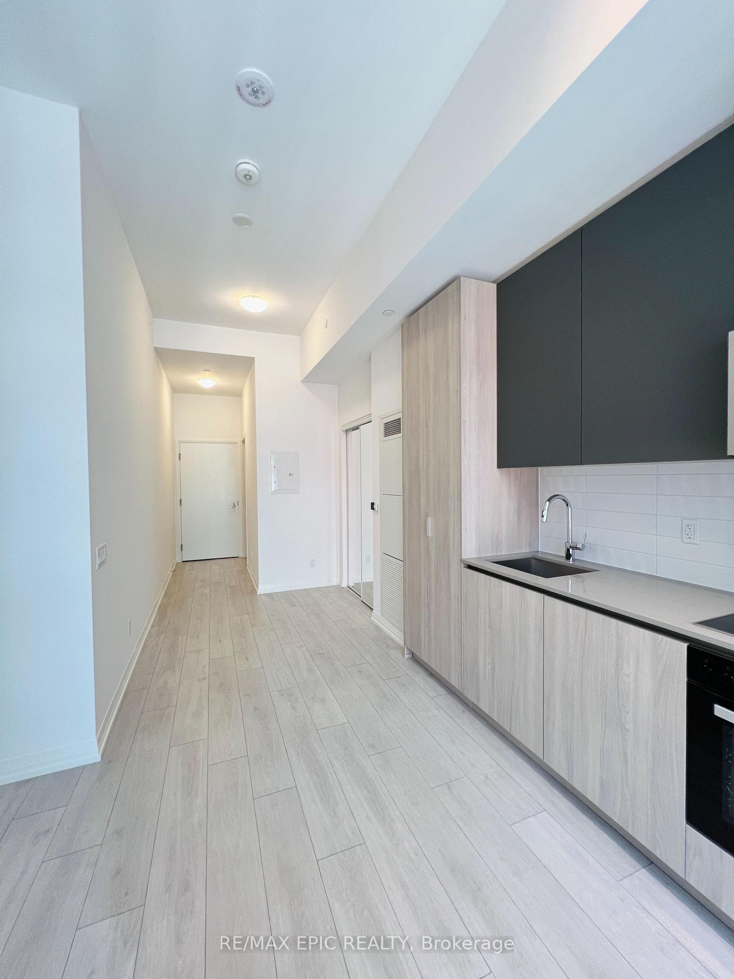 Photo 4 of Unit 902, 400 King Street W, Toronto, Waterfront Communities — HOMEH