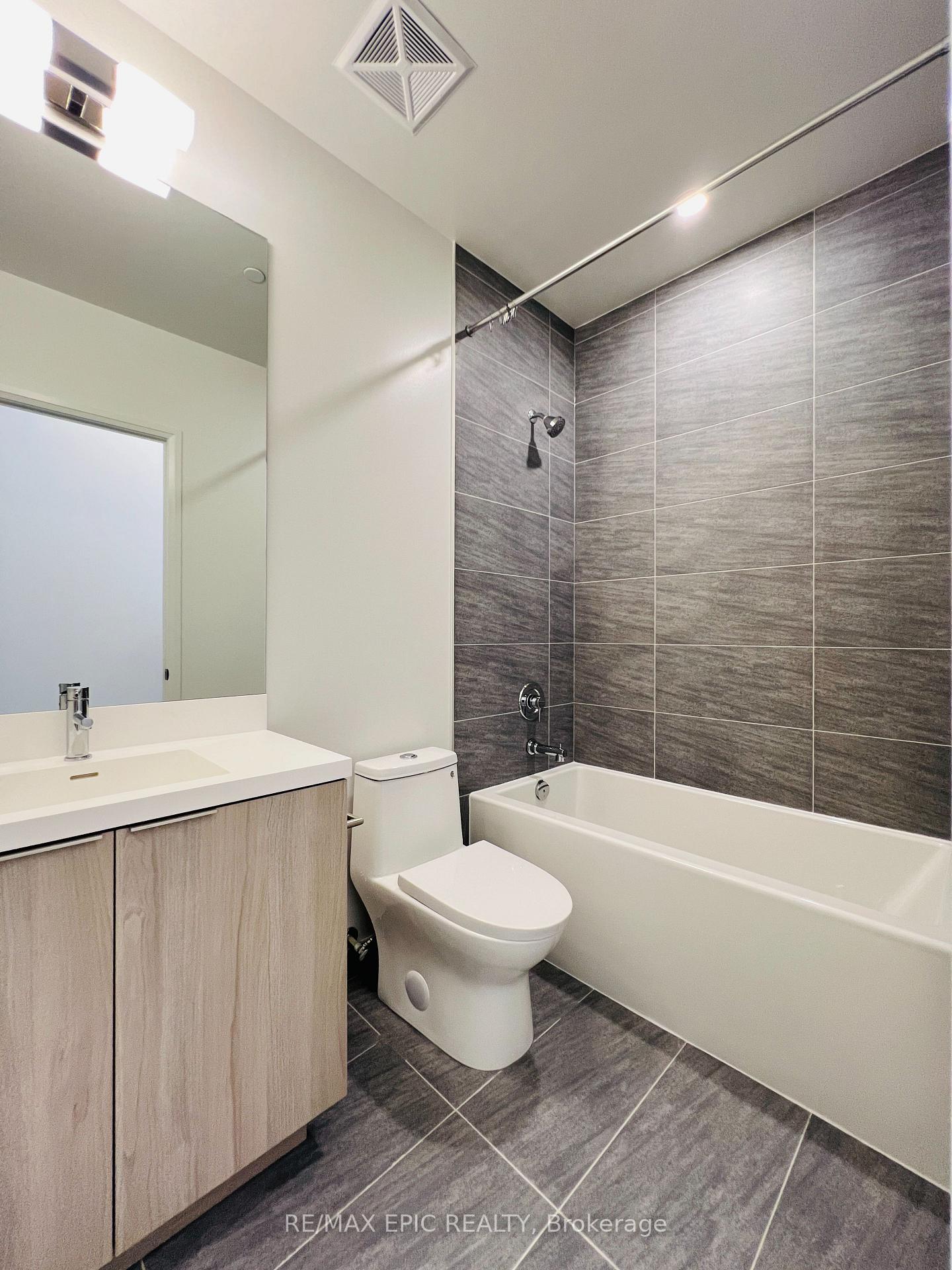 Photo 9 of Unit 902, 400 King Street W, Toronto, Waterfront Communities — HOMEH