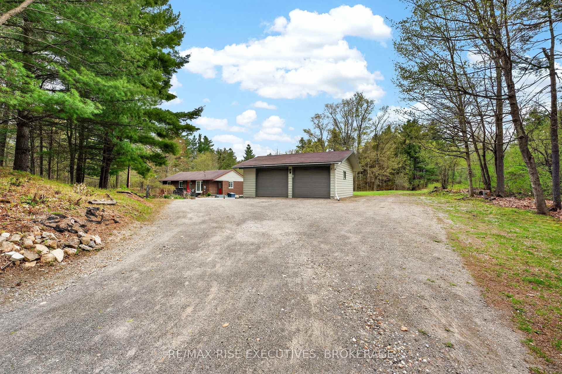 Front of 2405 Rideau Ferry Road