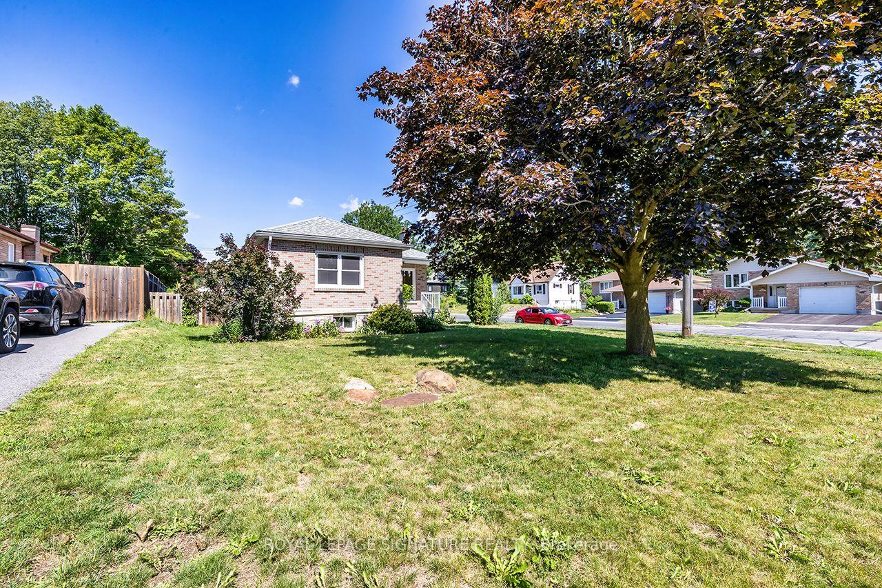 Photo 1 of 812 Schneider Place, Peterborough, Northcrest Ward 5 — HOMEH