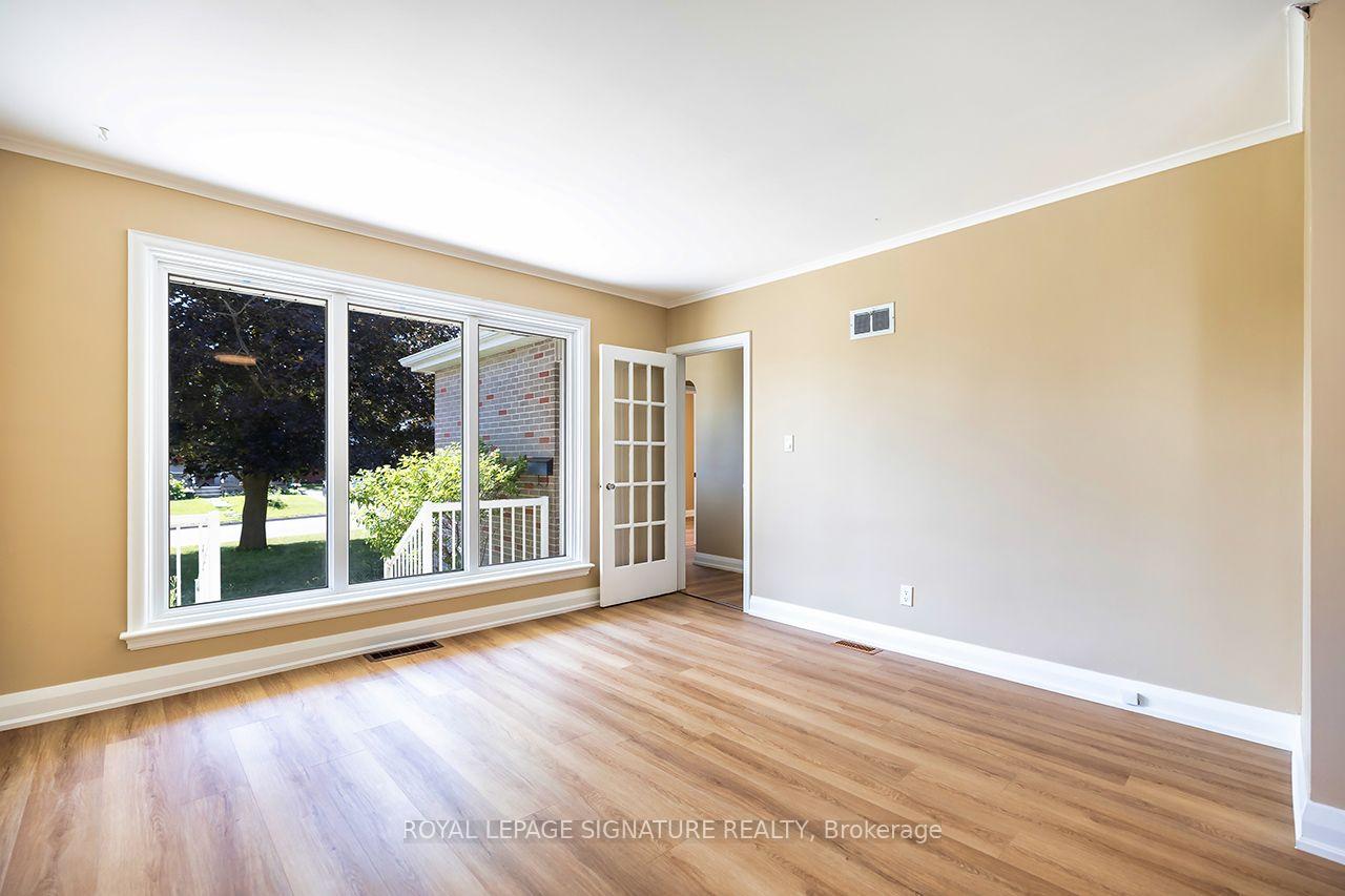 Photo 3 of 812 Schneider Place, Peterborough, Northcrest Ward 5 — HOMEH