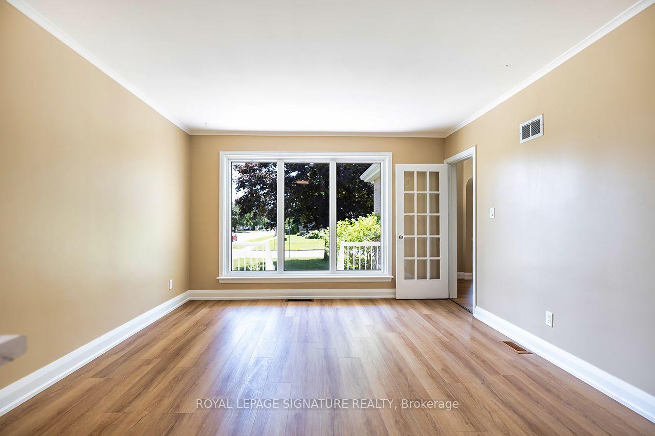Photo 4 of 812 Schneider Place, Peterborough, Northcrest Ward 5 — HOMEH