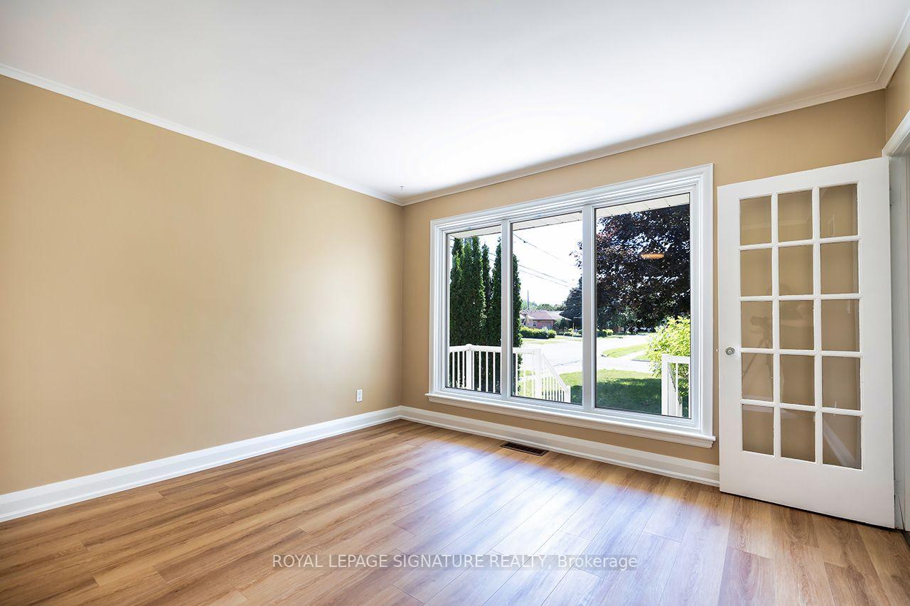 Photo 5 of 812 Schneider Place, Peterborough, Northcrest Ward 5 — HOMEH