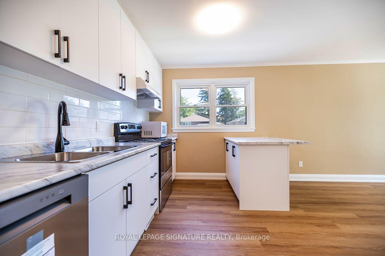 Photo 10 of 812 Schneider Place, Peterborough, Northcrest Ward 5 — HOMEH