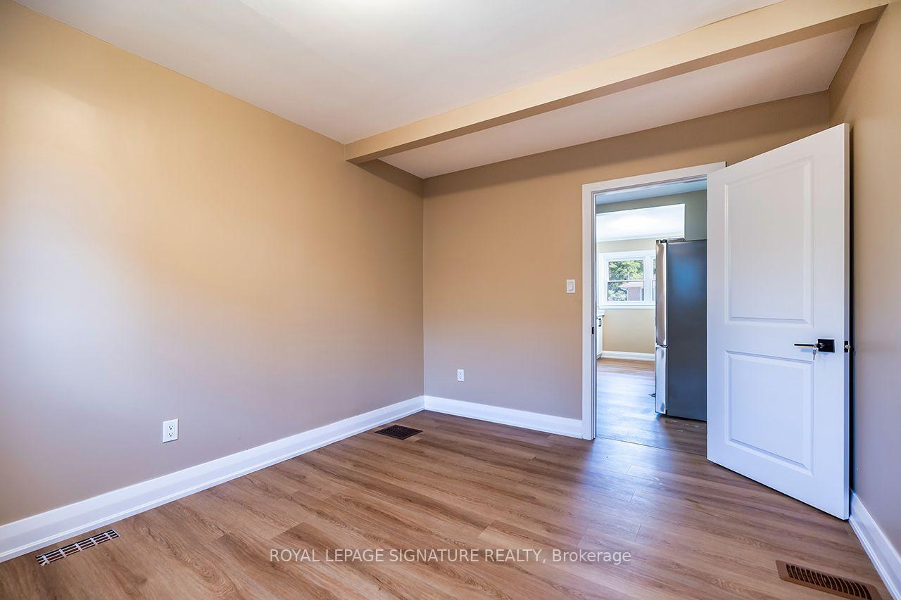 Photo 12 of 812 Schneider Place, Peterborough, Northcrest Ward 5 — HOMEH