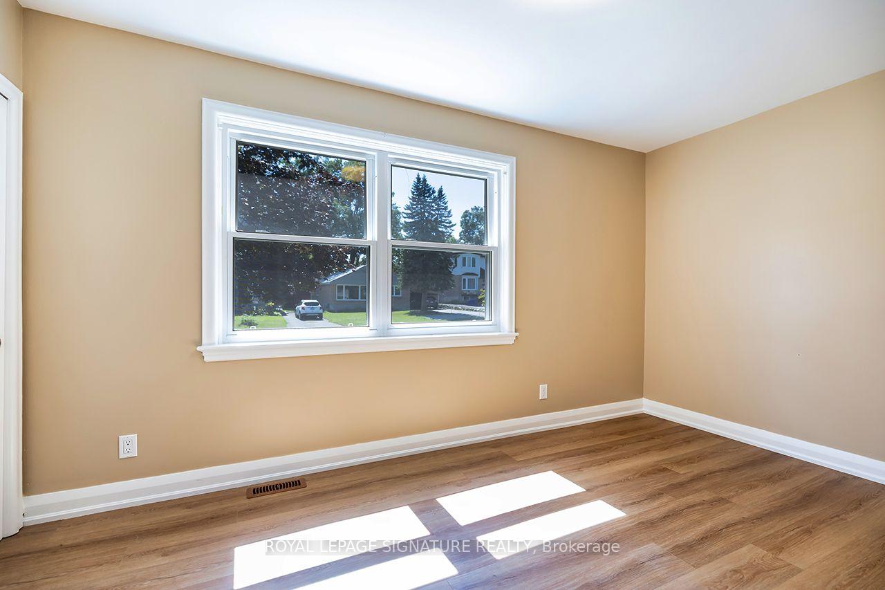 Photo 13 of 812 Schneider Place, Peterborough, Northcrest Ward 5 — HOMEH
