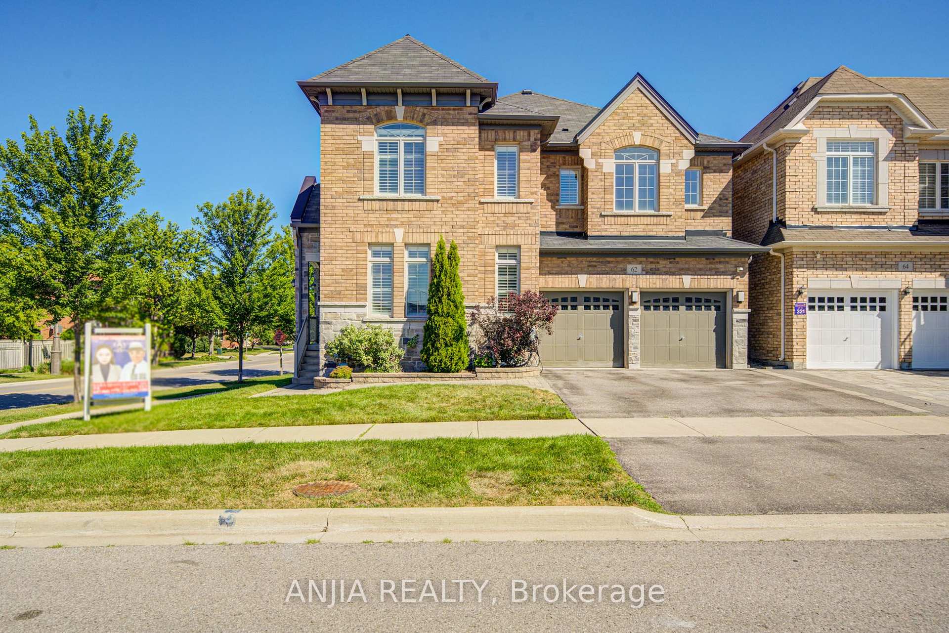 Photo 2 of 62 Holst Avenue, Markham, Berczy — HOMEH
